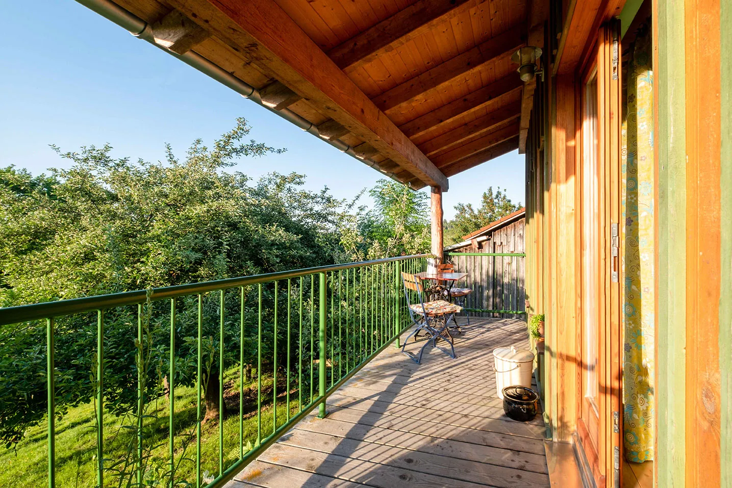 Stelzenhaus in Gelb-Grün – Bild 9